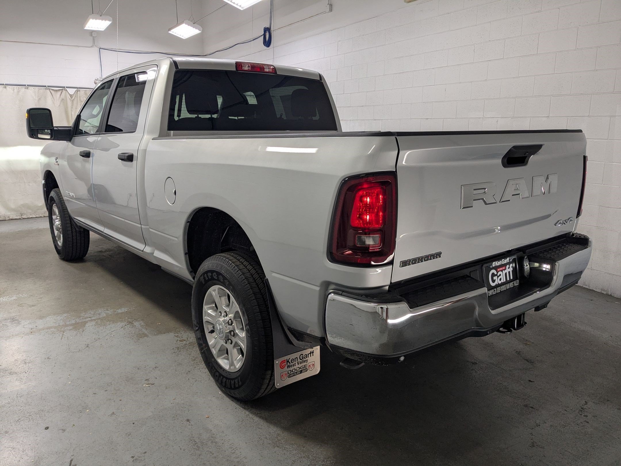 New 2026 Silver-Zynith Exterior Paint RAM Big Horn image 7