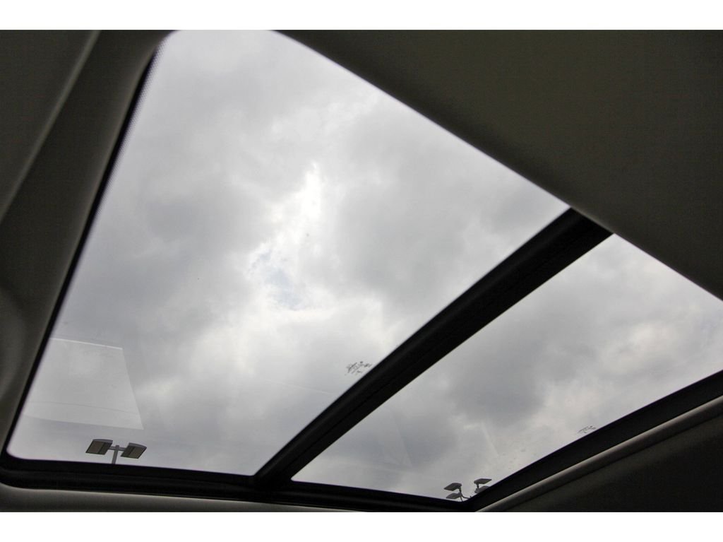 New 2026 Diamond Black Crystal Pearl-Coat Exterior Paint RAM Limited image 17