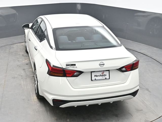 Used 2020 White Nissan 2.5 S image 32