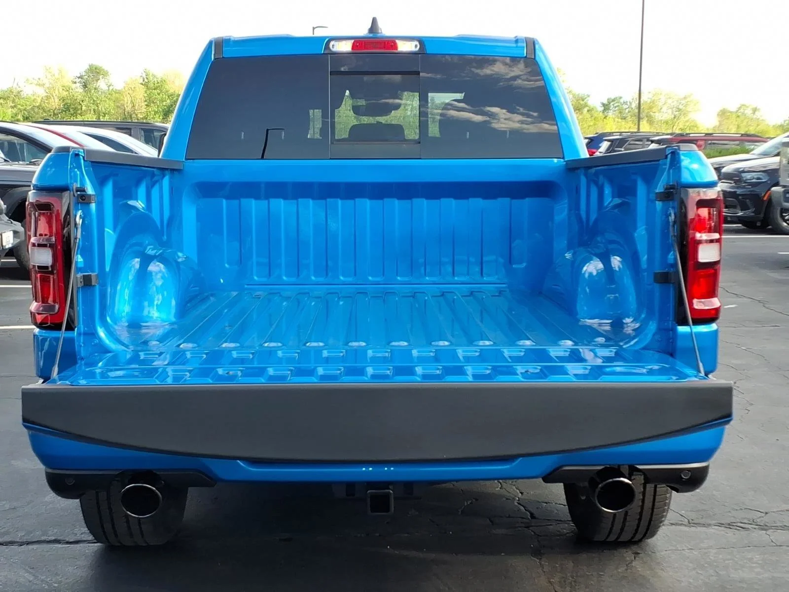 New 2026 Hydro Blue Pearl-Coat Exterior Paint RAM Big Horn/Lone Star image 17