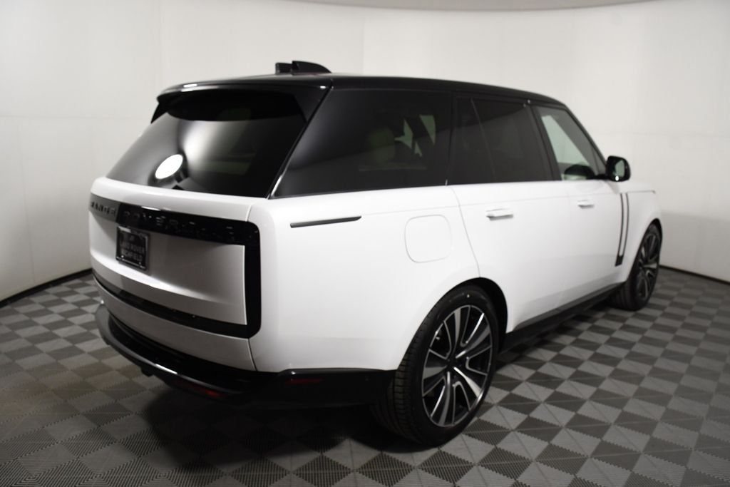 New 2026 Ostuni Pearl W Land Rover SE image 6
