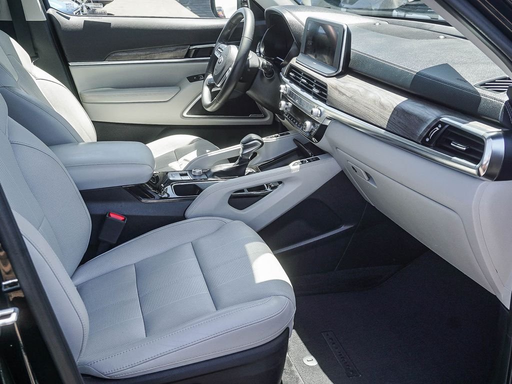Used 2020 Black Kia EX image 13