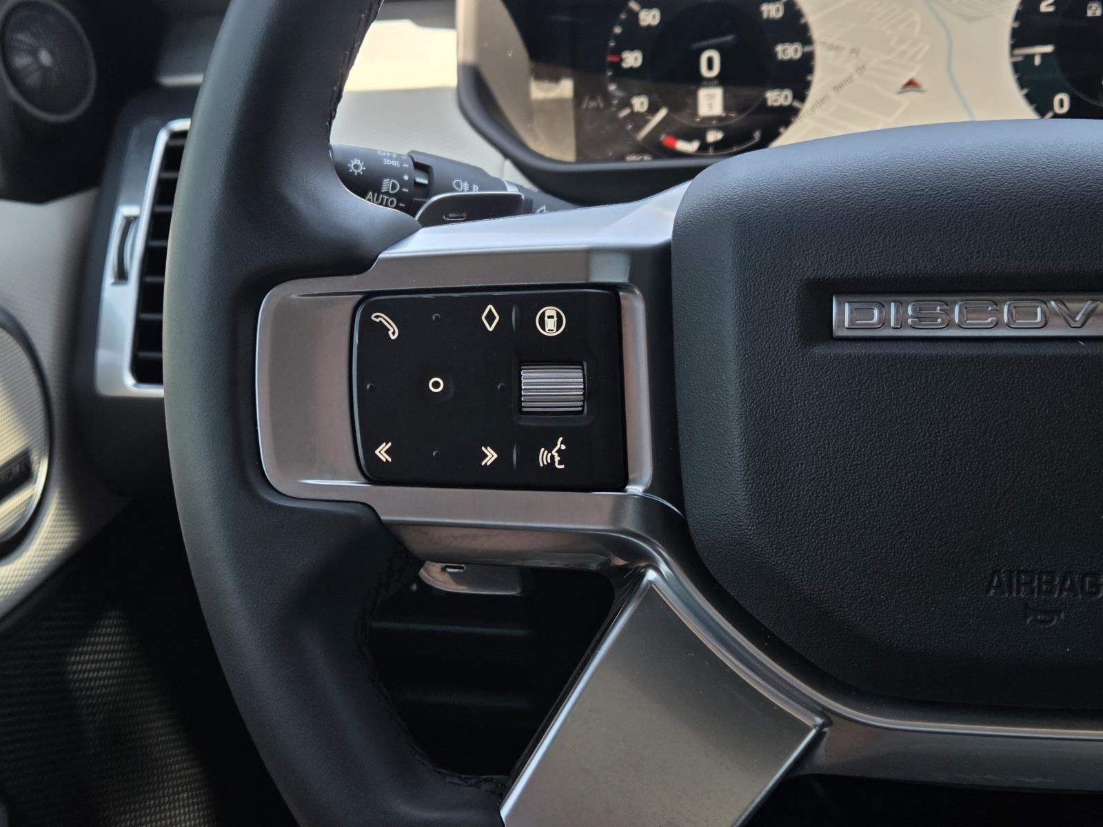 Used 2024 Santorini Black Metallic Land Rover Dynamic SE image 18
