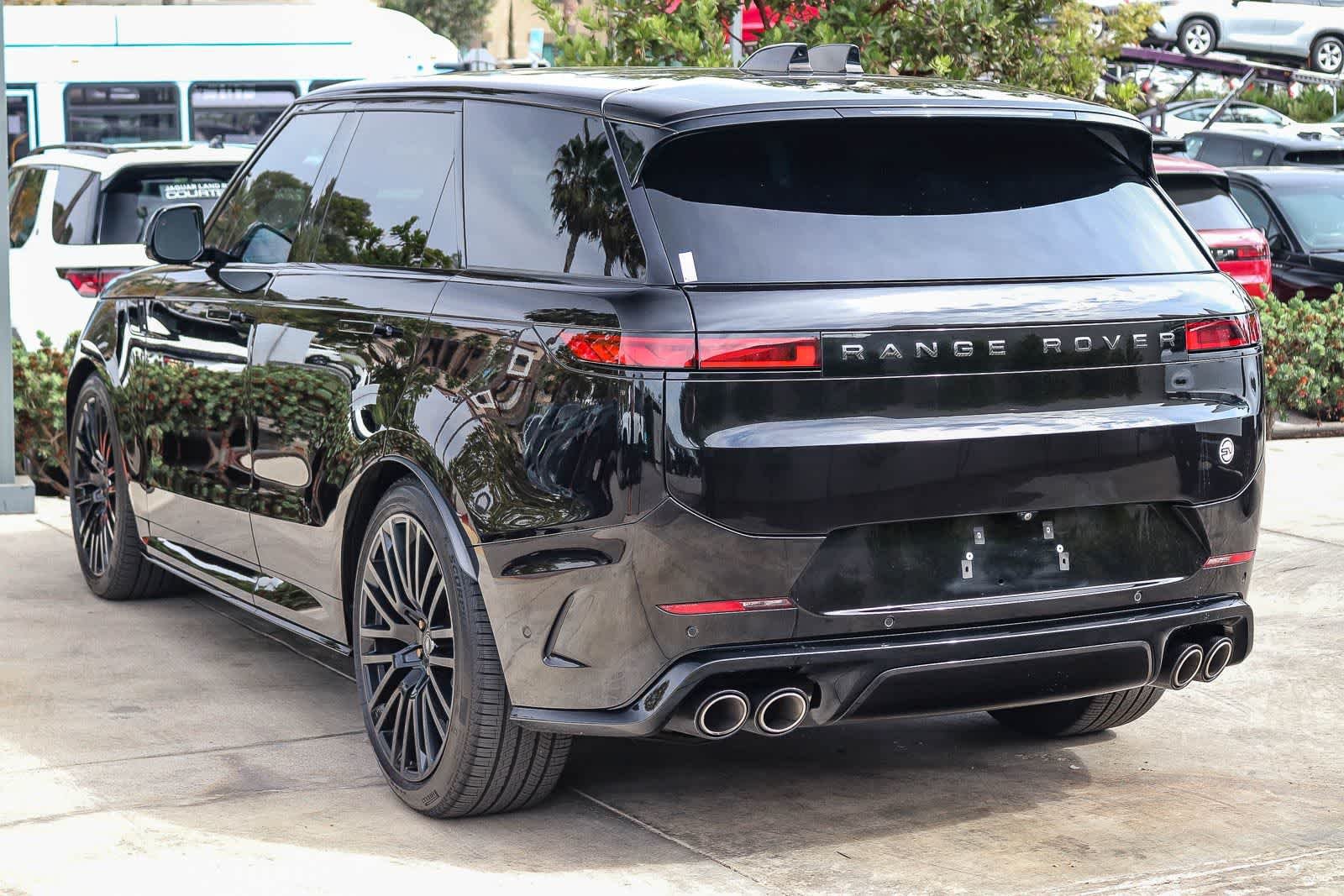 Used 2024  Land Rover SV Edition One Obsidian Black image 4