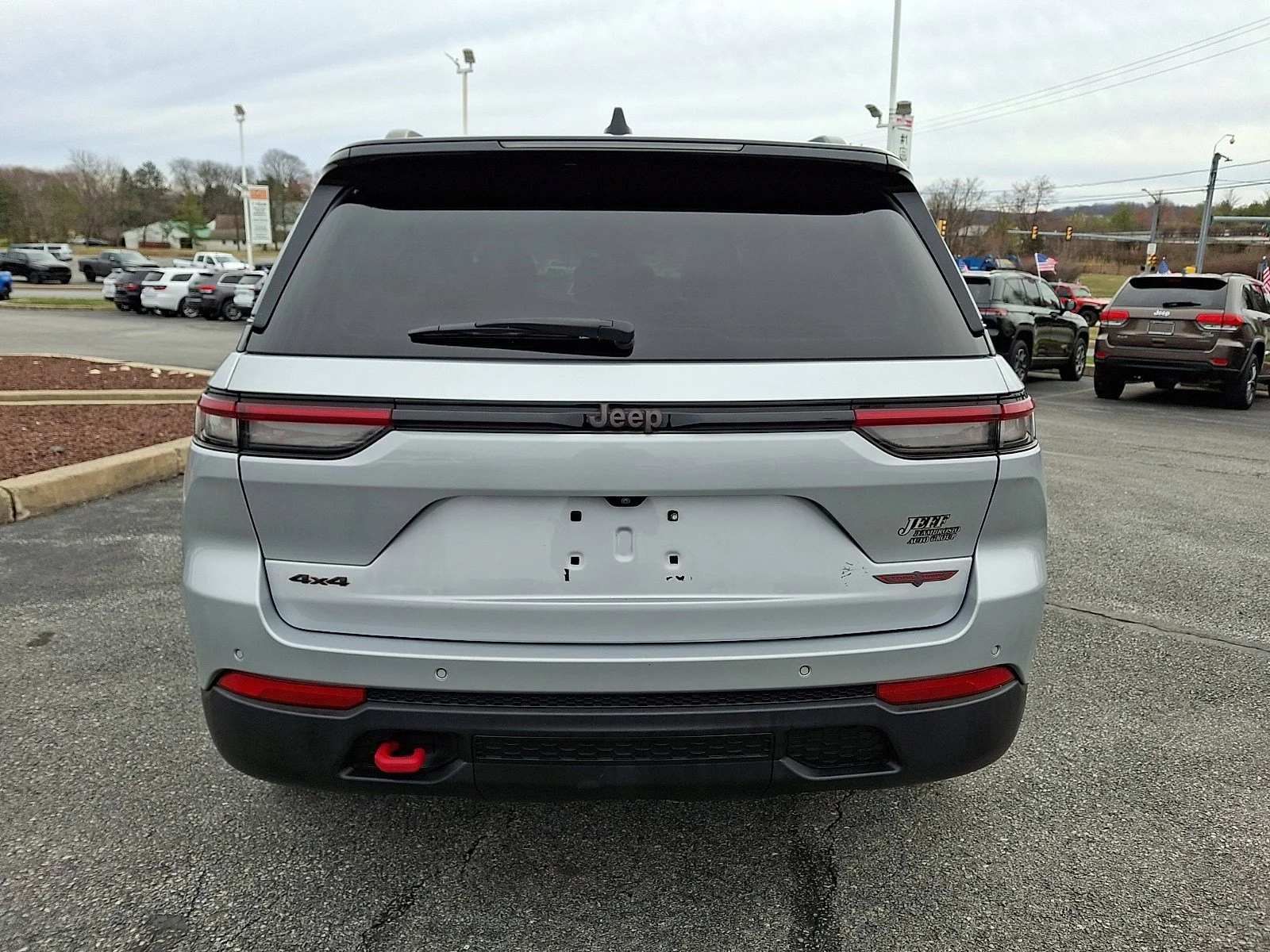 Used 2022 Silver Zynith Jeep Trailhawk image 6