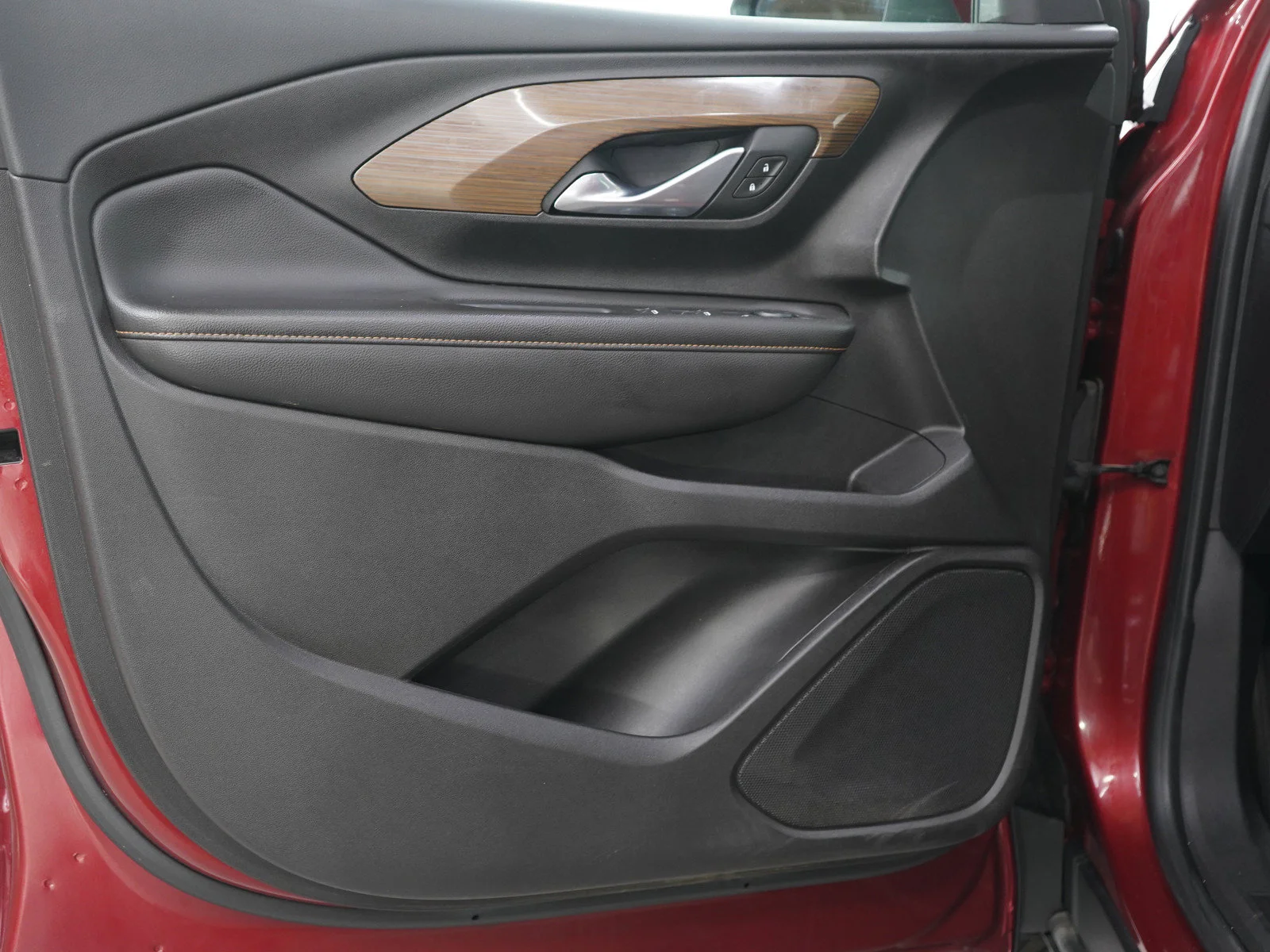 Used 2018 Red Quartz Tintcoat GMC SLE image 18