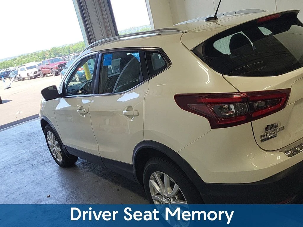 Used 2022 White Nissan SV image 7