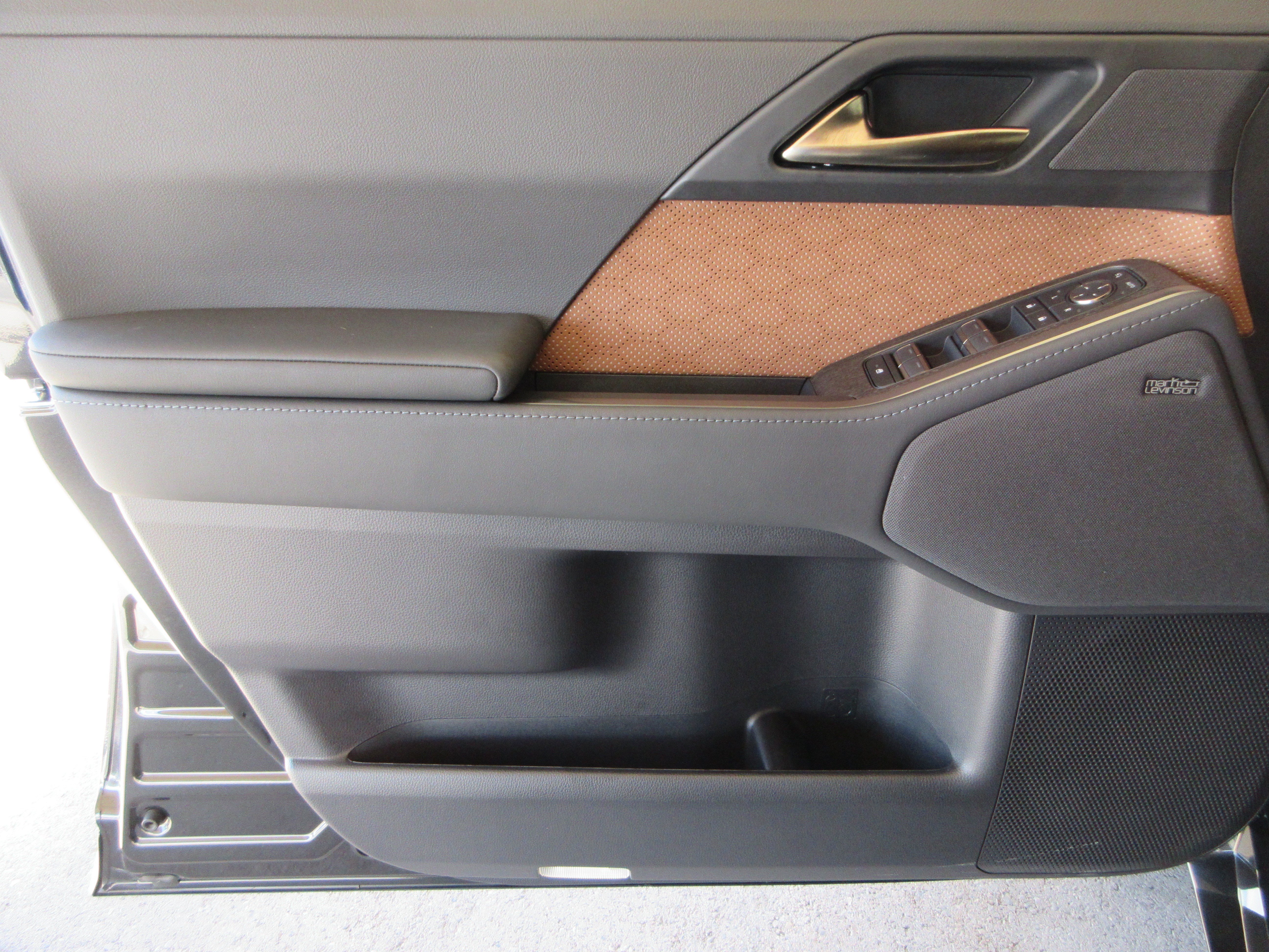 Used 2026 Caviar Lexus 550 Luxury+ image 33