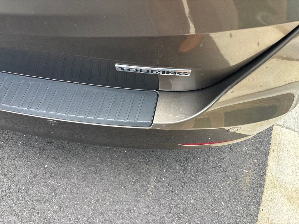 Used 2018 Pacific Pewter Metallic Honda Touring image 5
