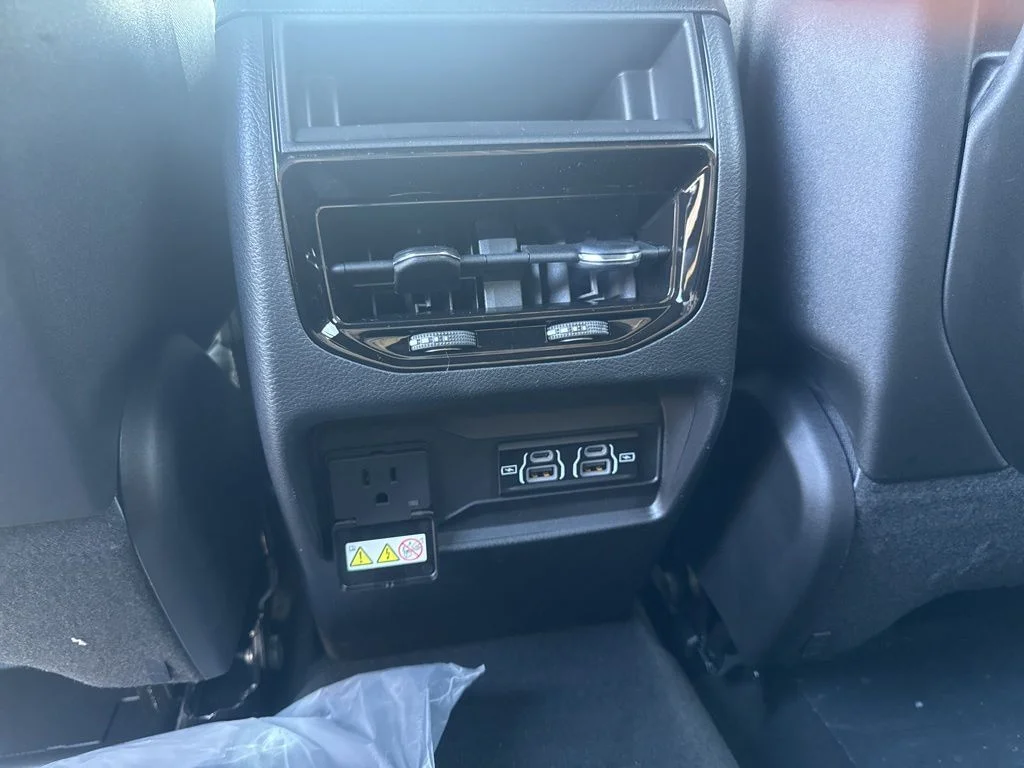 New 2026 Baltic Gray Metallic Clearcoat Jeep Laredo X image 38