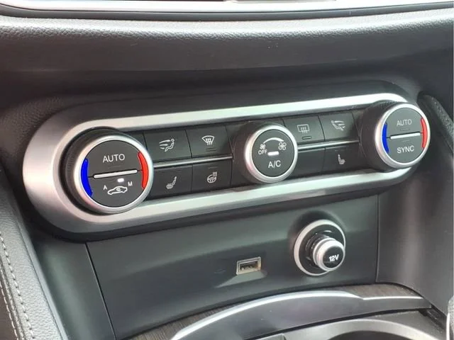 Used 2019  Alfa Romeo Ti image 12