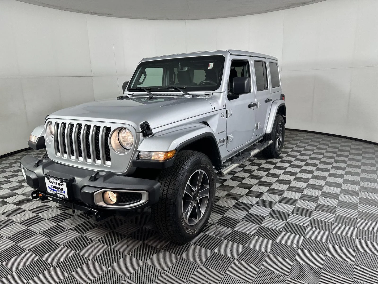 Used 2023 Silver Zynith Jeep Sahara image 3