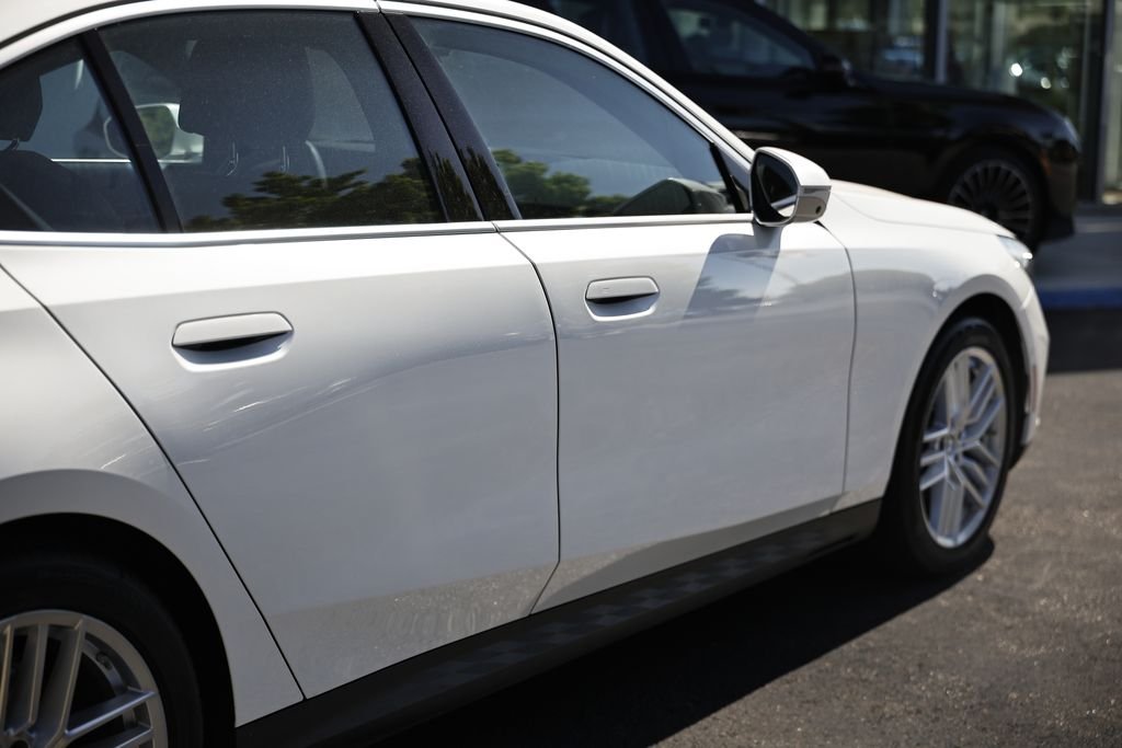 2025 BMW 5 Series 530i - Photo 8