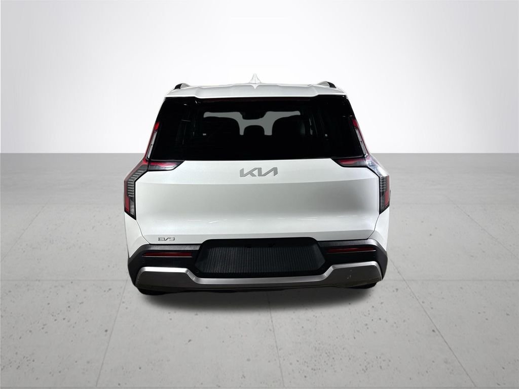 Used 2024 White Kia Wind image 7