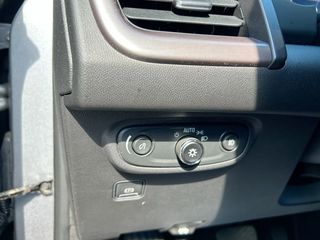 Used 2024 Silver GMC AT4 image 21