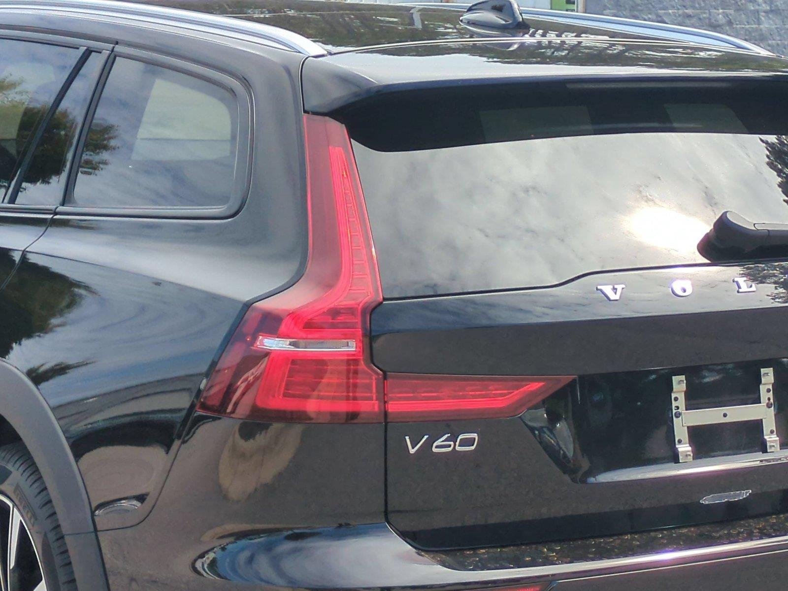 Used 2026 Onyx Black Metallic Volvo Ultra image 11
