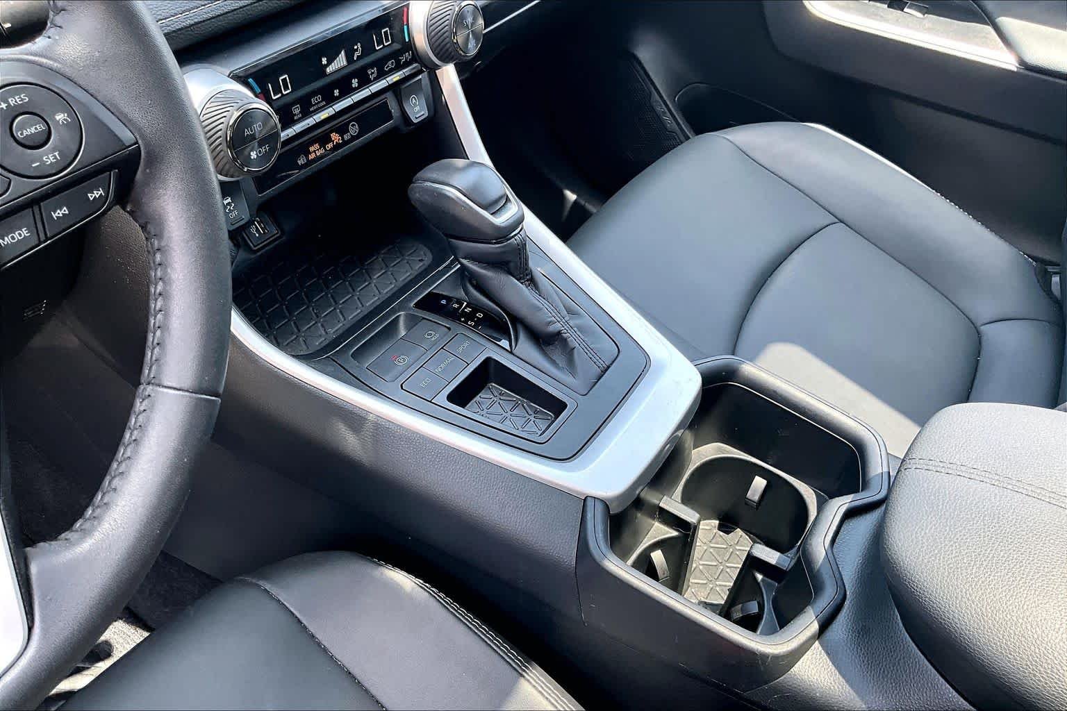 Used 2025 Wind Chill Pearl Toyota XLE Premium image 16