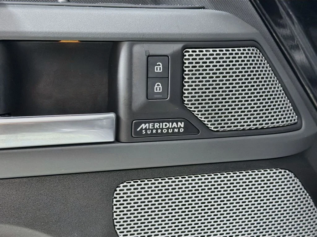 Certified Used 2023 Black Land Rover X-Dynamic SE image 19