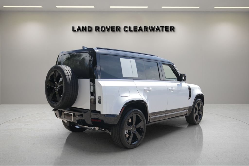 New 2026 Fuji White Land Rover X-Dynamic SE image 5