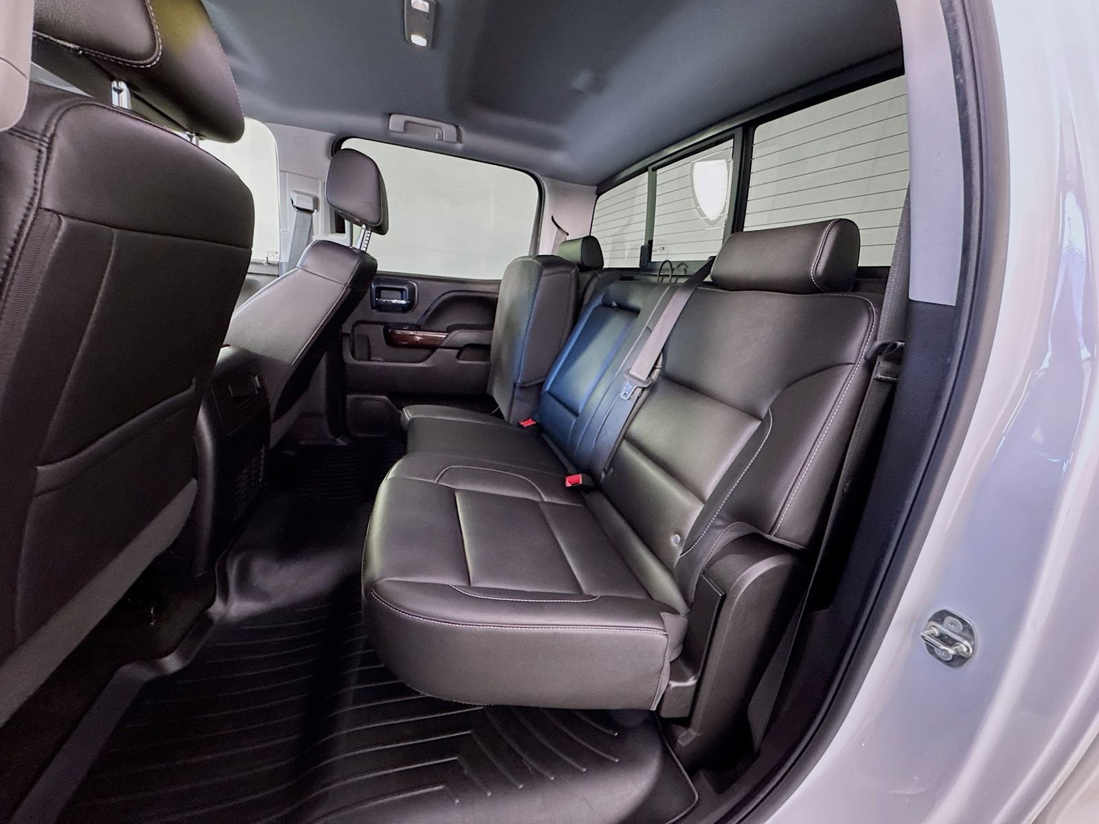 Used 2018 White GMC SLT image 15