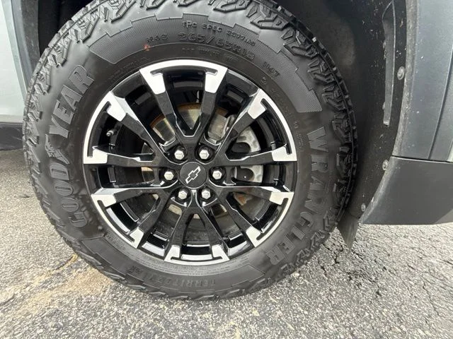 Used 2024 Gray Chevrolet Z71 image 43