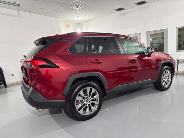 Used 2021 Red Toyota XLE Premium image 12