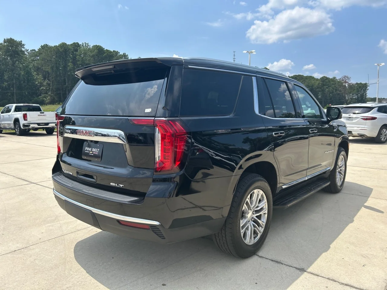 Used 2024 Onyx Black GMC SLT image 3