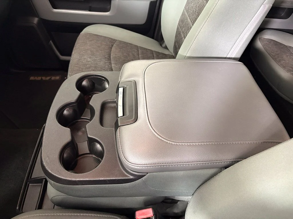 Used 2016 White Ram SLT image 27