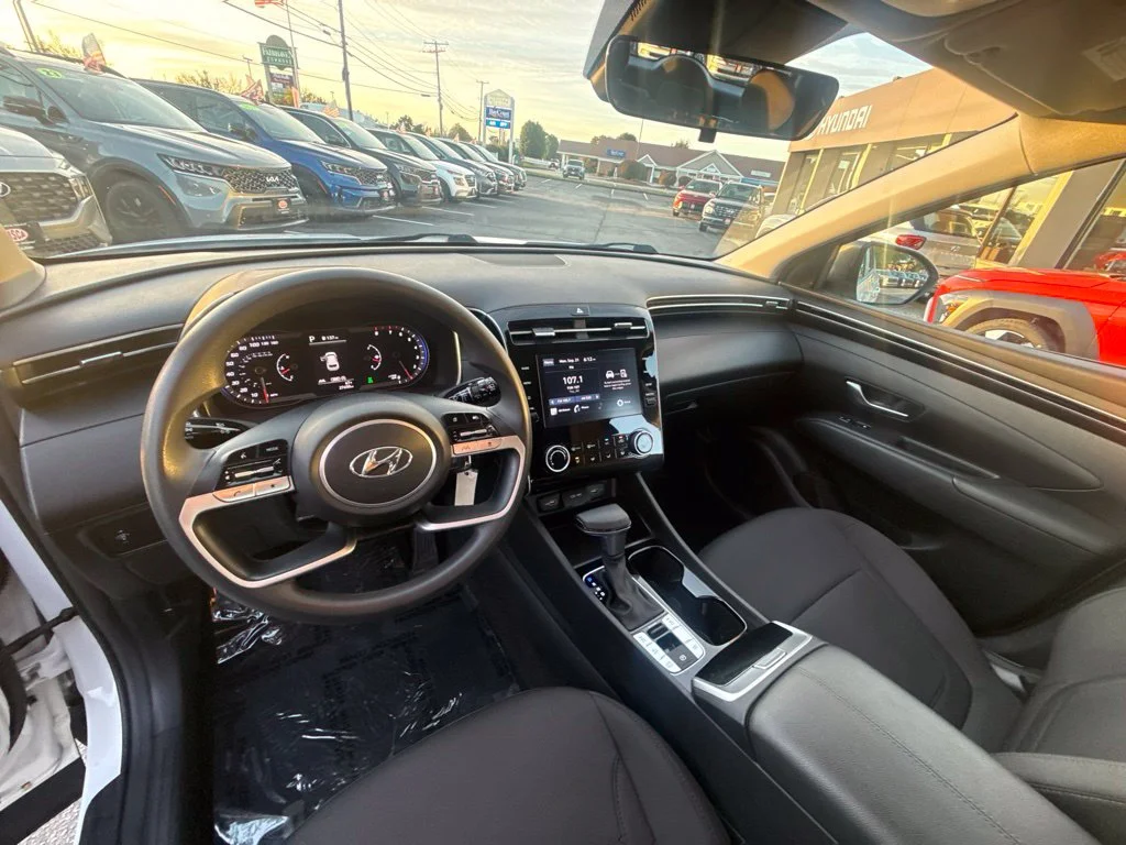 Used 2024 White Hyundai SE image 18