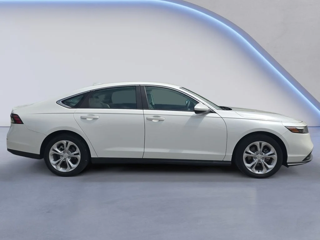 Used 2023 Platinum White Pearl Honda LX image 7