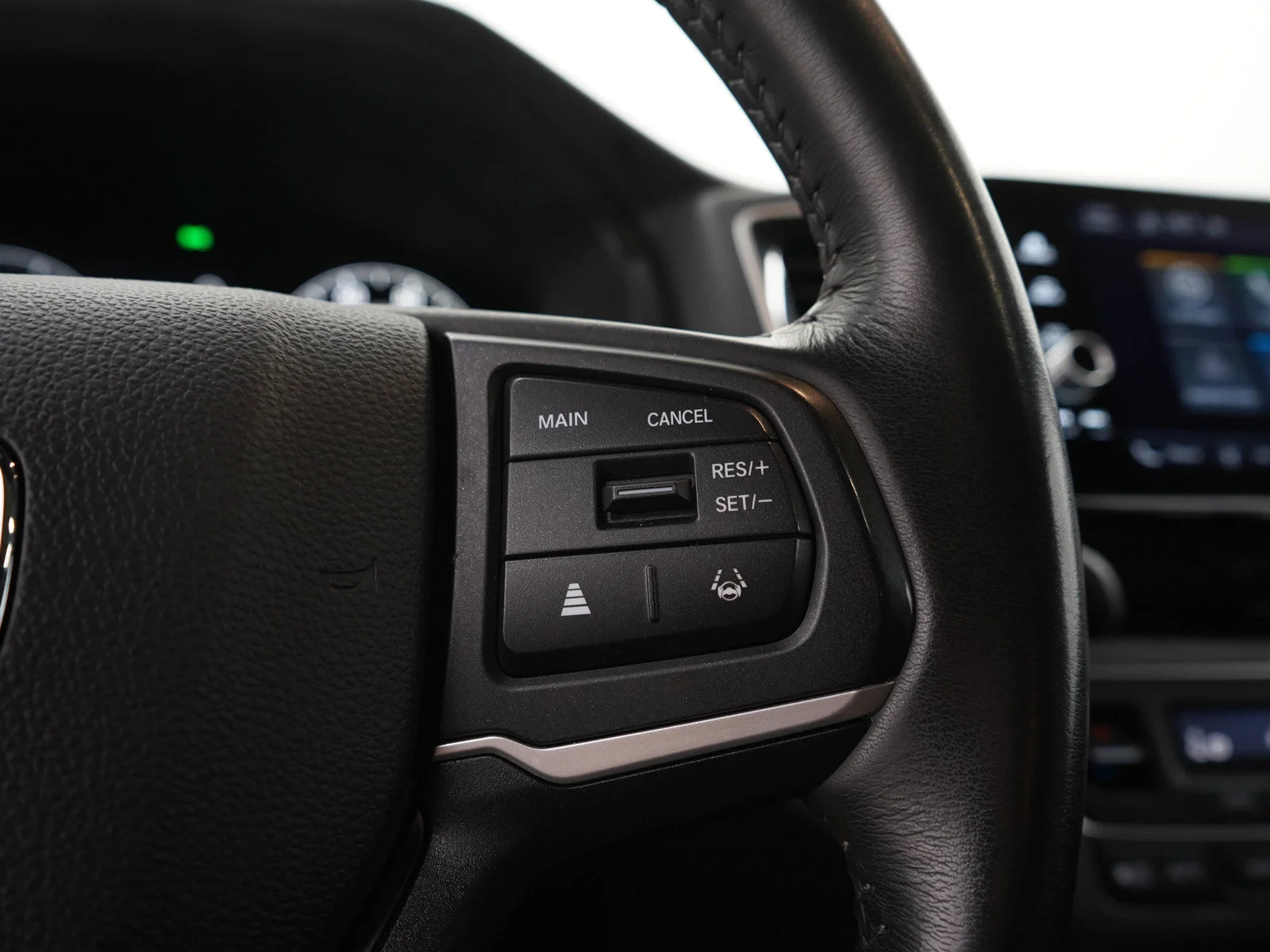 Used 2025 White Honda ridgeline image 29