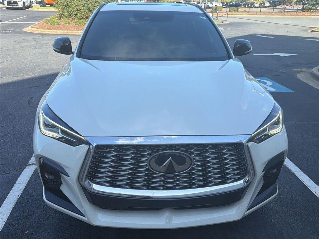 Used 2023 Majestic White INFINITI LUXE image 2