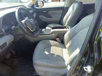 Used 2022 Midnight Black Metallic Toyota XLE image 5