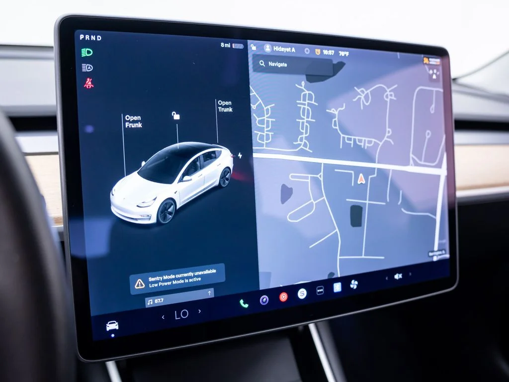 Used 2020 White Tesla Long Range image 25