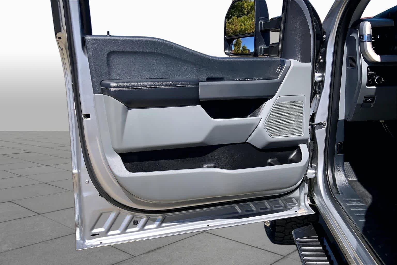 Used 2024 Iconic Silver Metallic Ford XL image 22