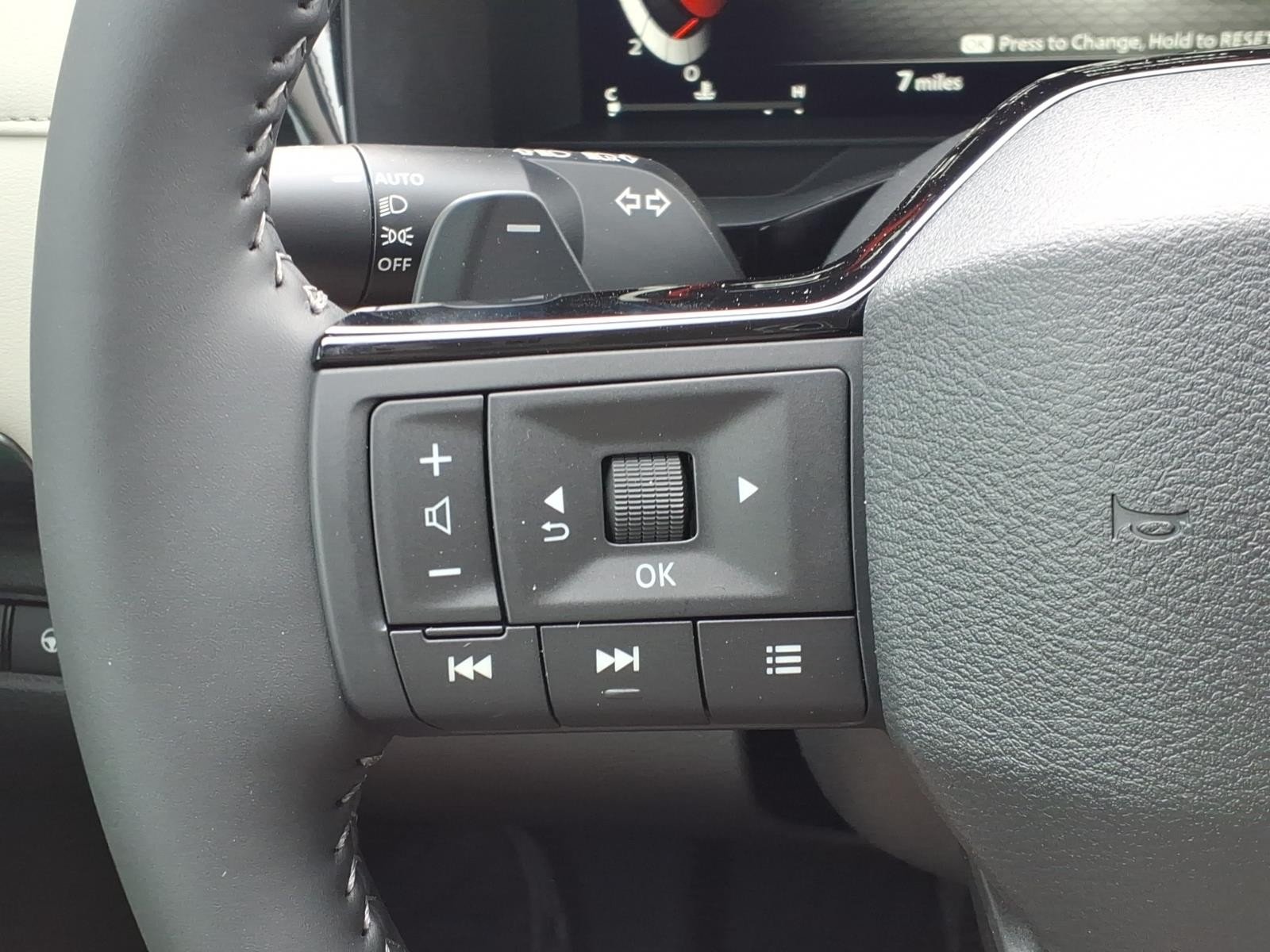 2026 Nissan Pathfinder SL White at Robbins Nissan
