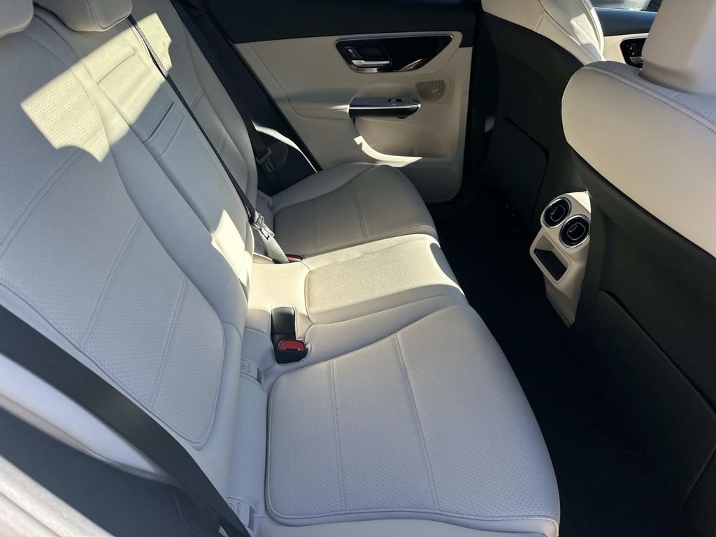 Used 2026 Polar White Mercedes-Benz GLC 300 image 12