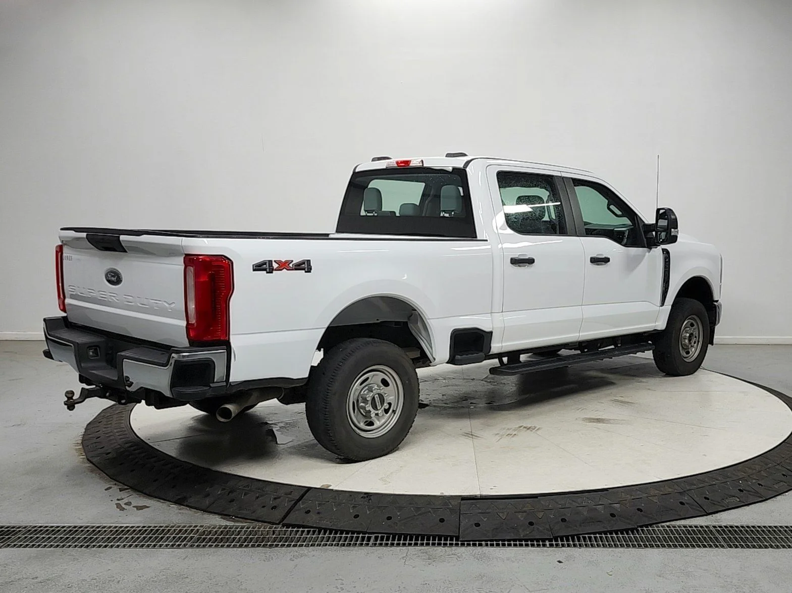 Used 2024 Oxford White Ford XL image 7