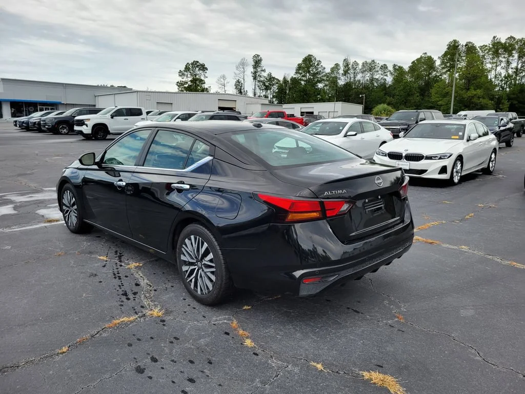 Used 2024 Black Nissan 2.5 SV image 3