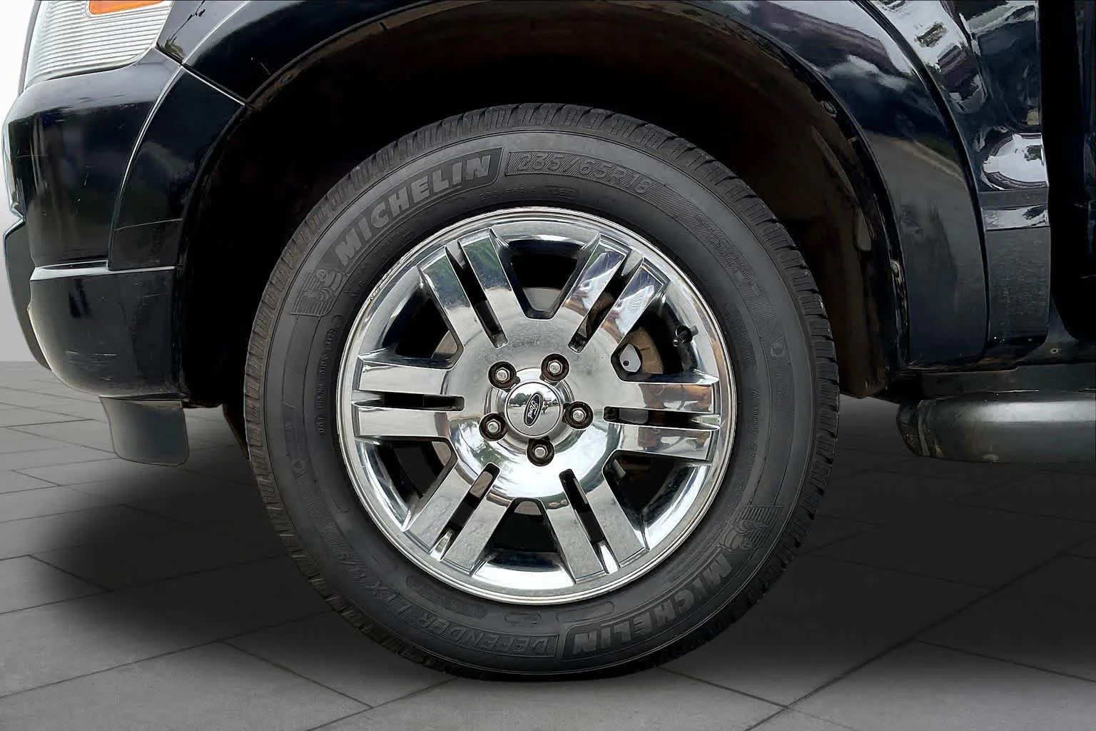Used 2009 Black Ford Limited image 9