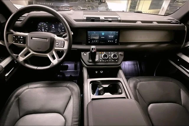 Used 2024 White Land Rover X-Dynamic SE image 17