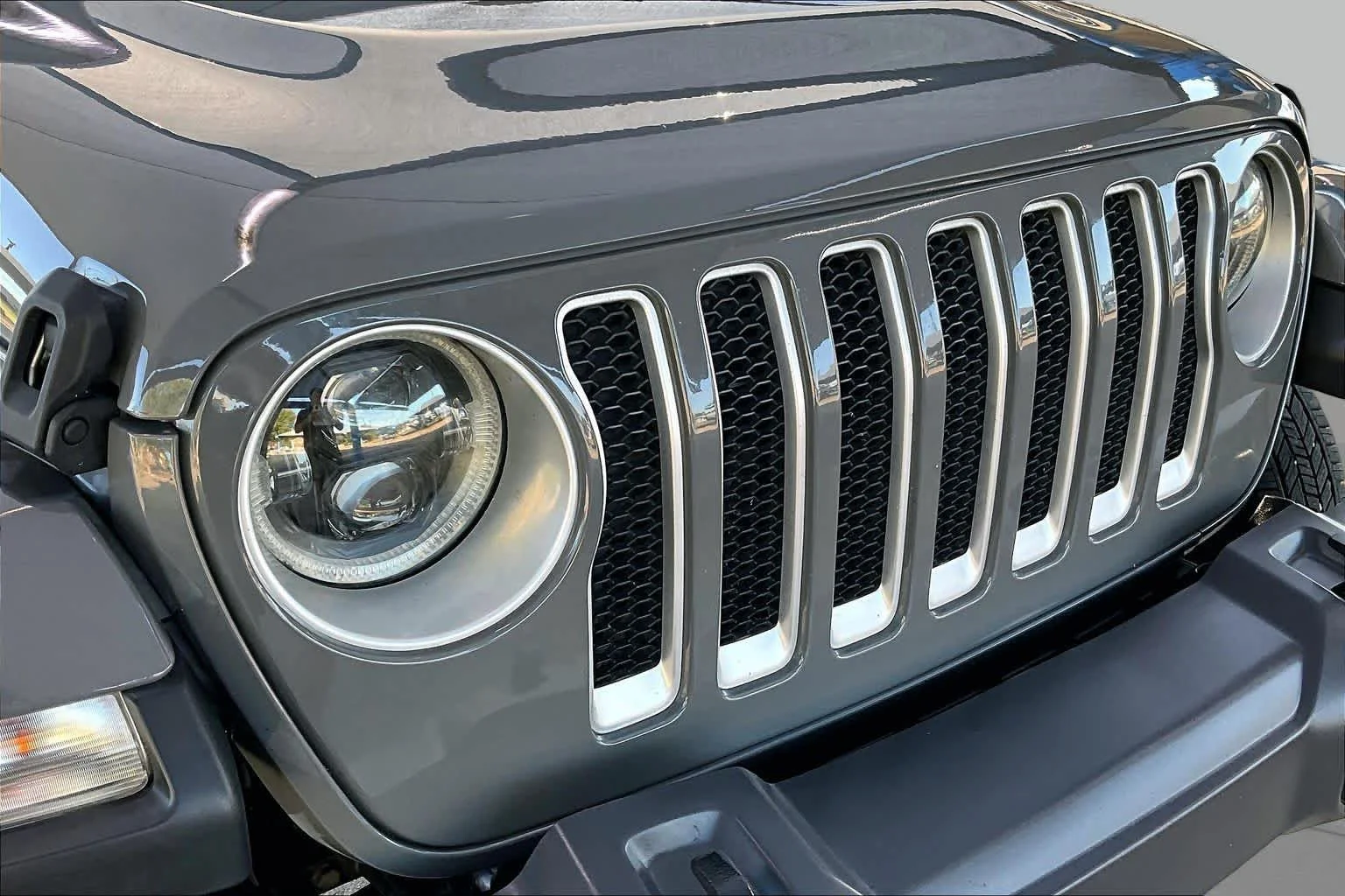 Used 2020 Sting-Gray Clearcoat Jeep Sahara image 30