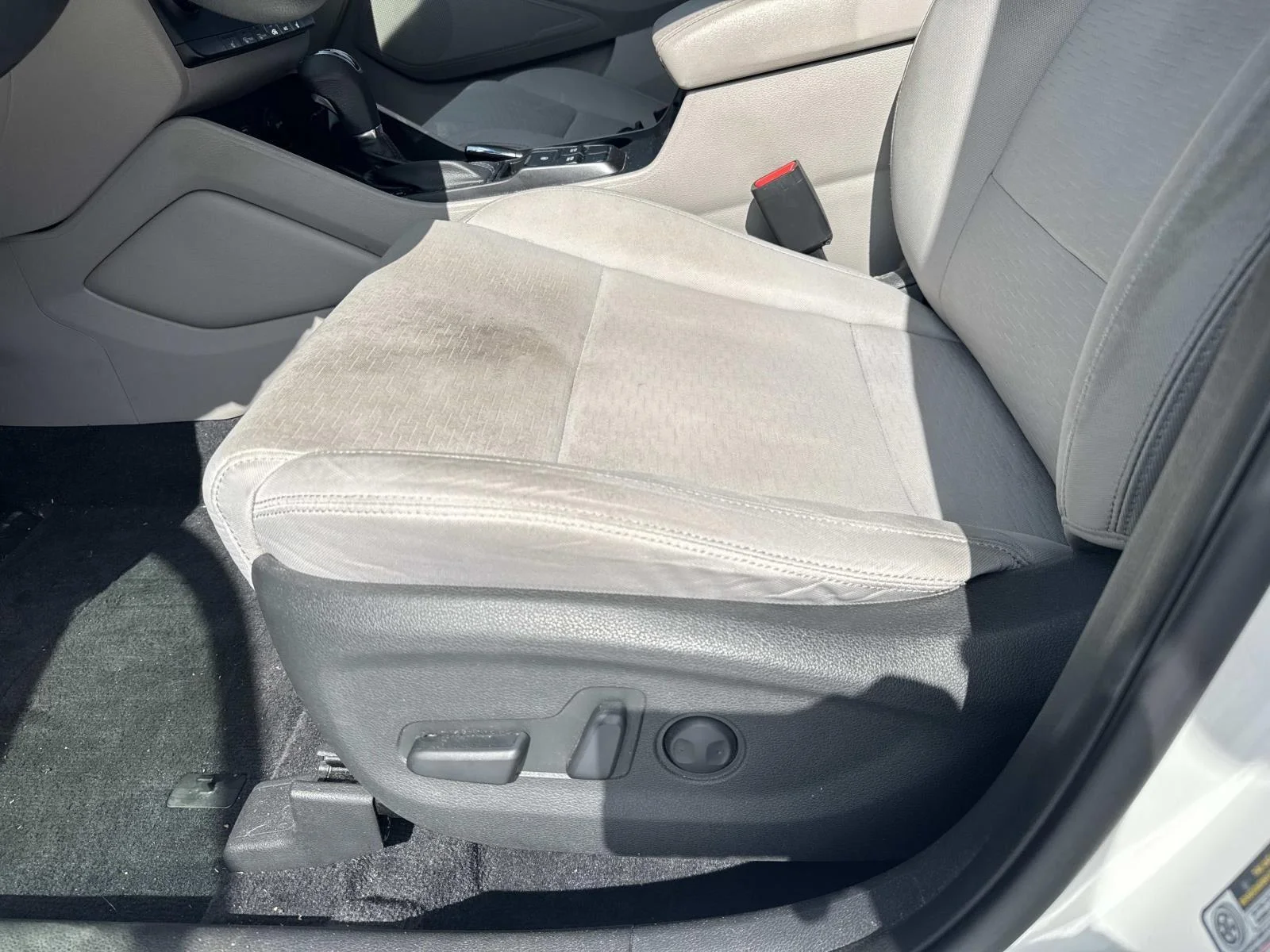Used 2019 White Pearl Hyundai Value image 17