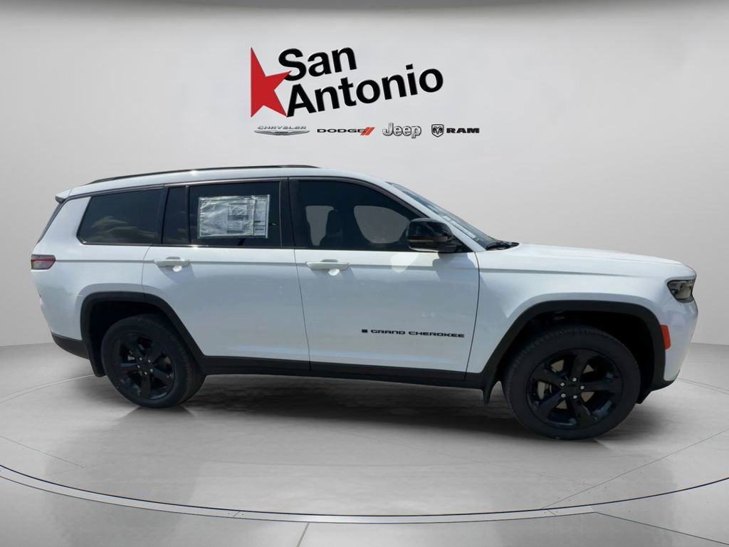 New 2026 Bright White Clear-Coat Exterior Paint Jeep Limited image 19
