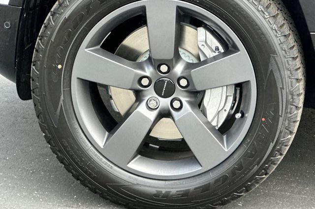 New 2026 Fuji White Land Rover X-Dynamic SE image 24