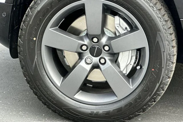 New 2026 Fuji White Land Rover X-Dynamic SE image 24