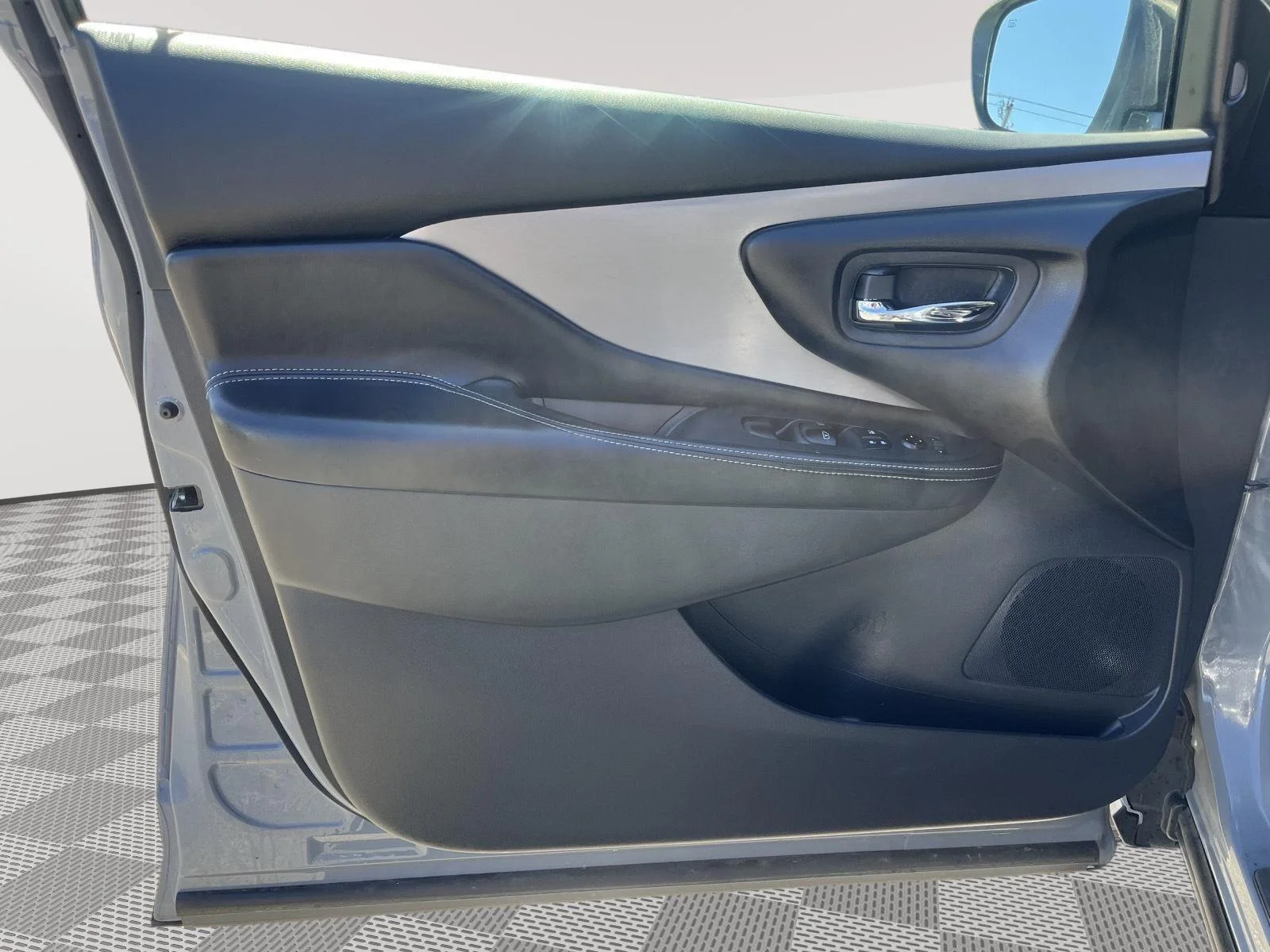 Used 2024 Boulder Gray Pearl Nissan SV image 18