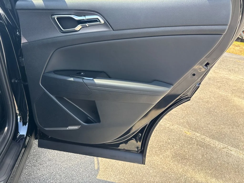 2025 Kia Sportage SX - Photo 16