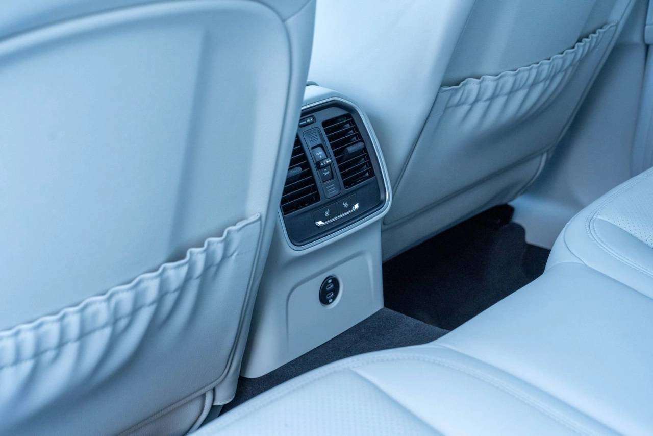 Used 2026  Porsche  image 34