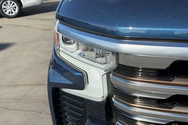 Used 2022 NORTHSKY BLUE METALLIC Chevrolet High Country image 4